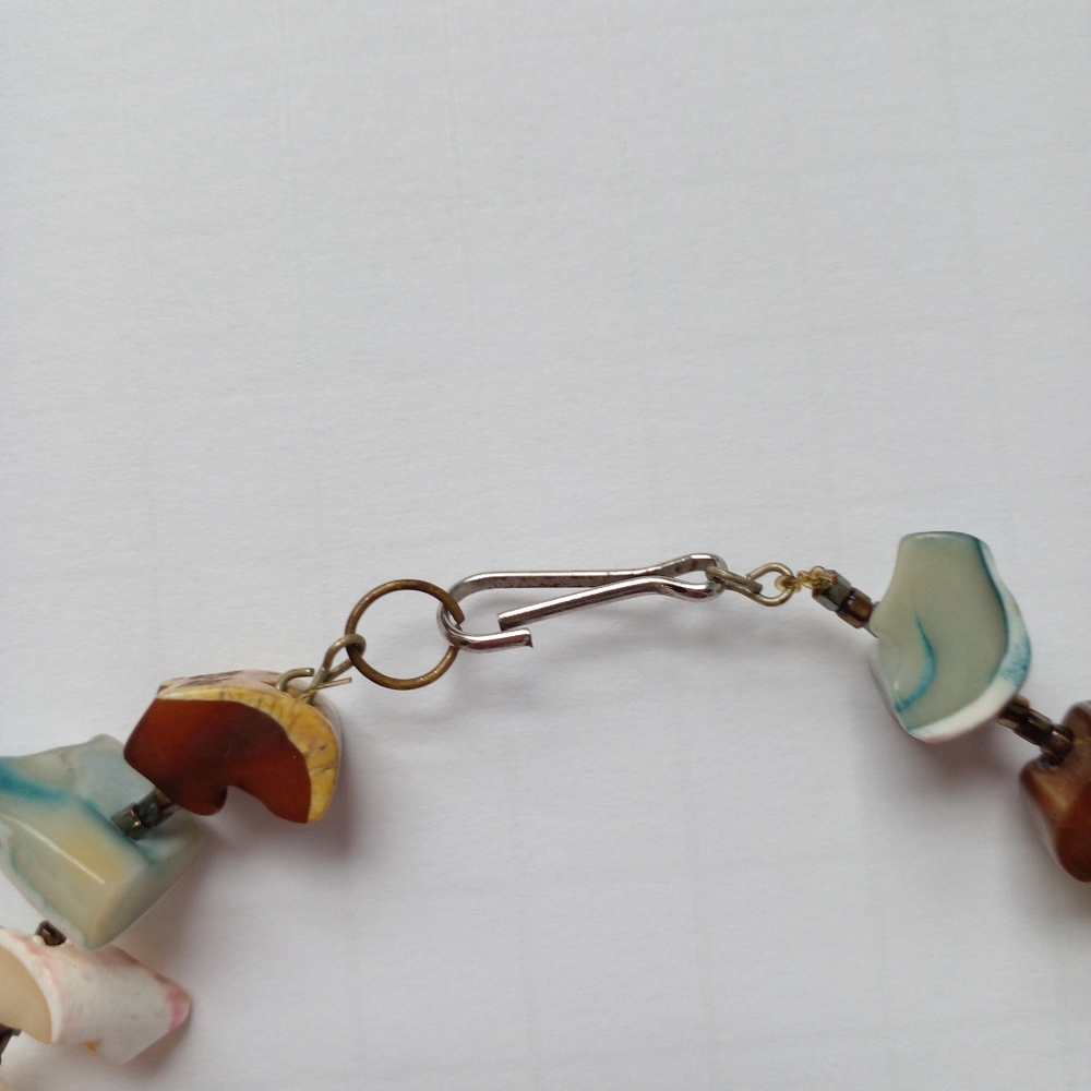 Fossilized, shell handmade necklace, hangs 14", rare style, rare stone. - Picture 4 of 5